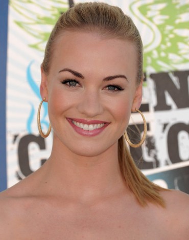 Yvonne Strahovski Fotoğrafı