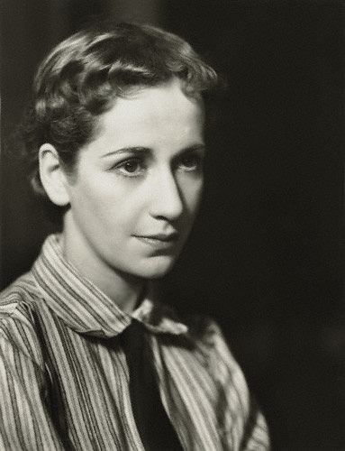 Peggy Ashcroft fotoğrafı