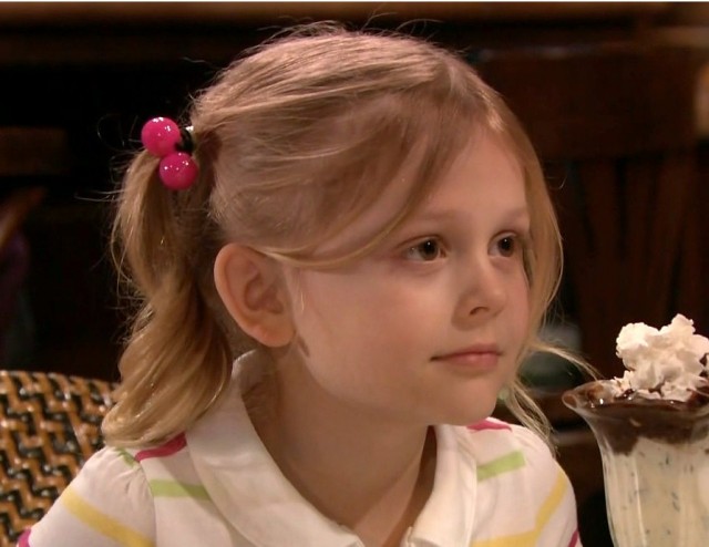 Emily Alyn Lind fotoğrafı