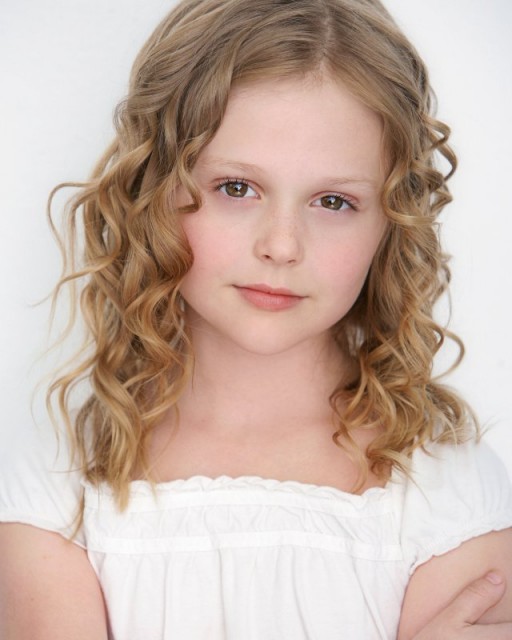 Emily Alyn Lind Fotoğrafı