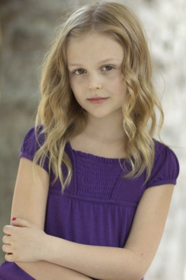 Emily Alyn Lind Fotoğrafı