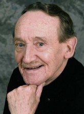 Kenneth Wickes fotoğrafı