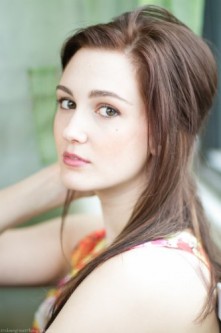 Katherine Barrell fotoğrafı