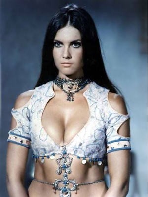 Caroline Munro fotoğrafı