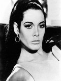 Martine Beswick fotoğrafı