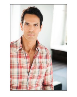 James Costas fotoğrafı