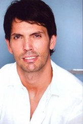 James Costas fotoğrafı