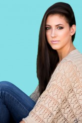 Caitlin Dechelle fotoğrafı