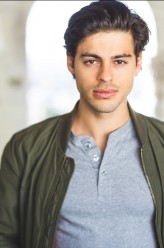 Chris Petrovski fotoğrafı