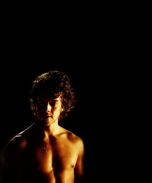 Alfie Allen fotoğrafı