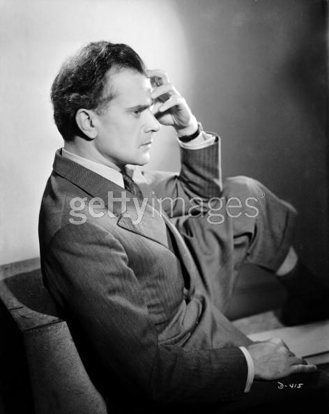 Esmond Knight fotoğrafı