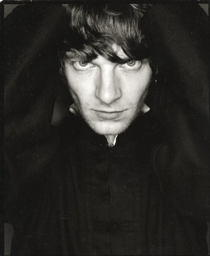 Sam Hazeldine fotoğrafı