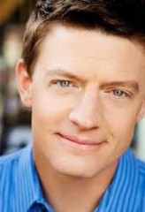 John Ainsworth (i) fotoğrafı