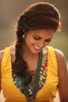 Esha Gupta Fotoğrafı