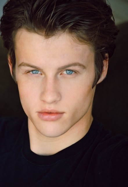 Connor Weil Fotoğrafı