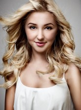 Audrey Whitby fotoğrafı