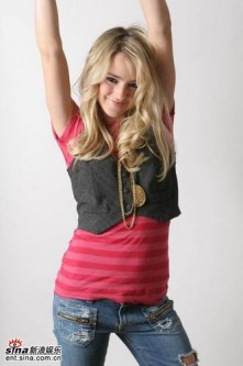 Katelyn Tarver Fotoğrafı
