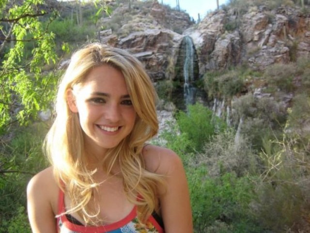 Katelyn Tarver fotoğrafı