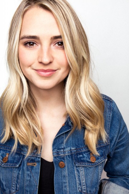 Katelyn Tarver Fotoğrafı
