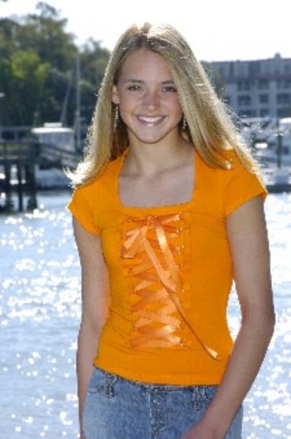 Katelyn Tarver Fotoğrafı