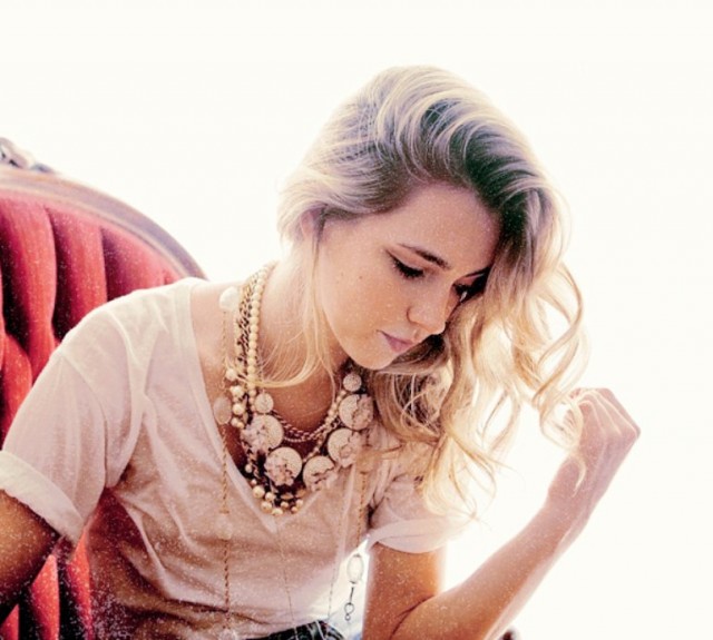 Katelyn Tarver Fotoğrafı