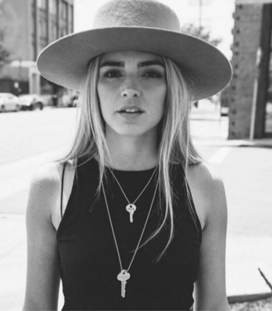 Katelyn Tarver Fotoğrafı