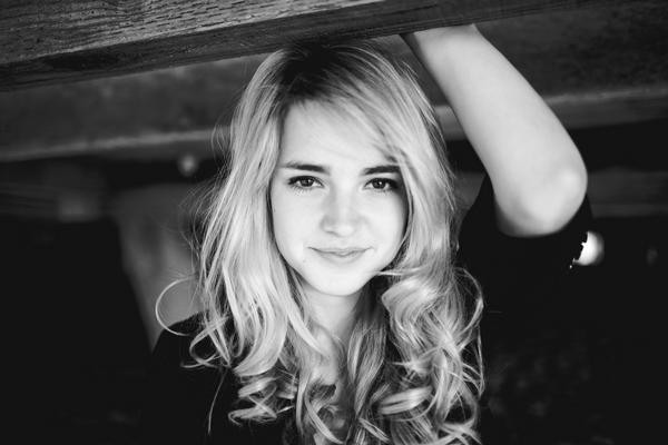 Katelyn Tarver Fotoğrafı