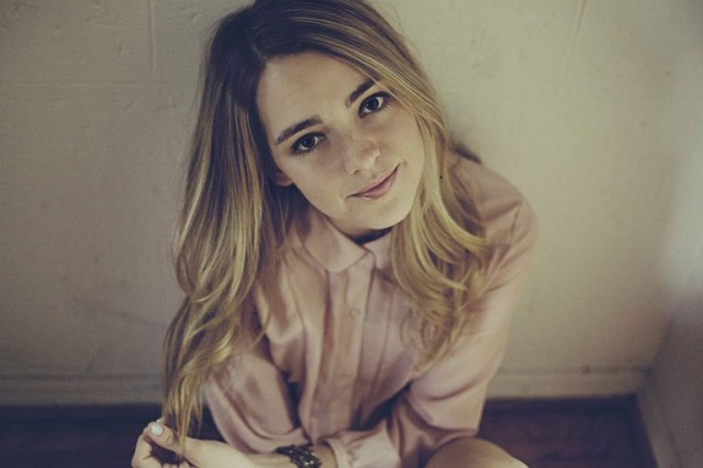Katelyn Tarver Fotoğrafı