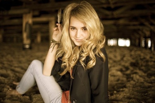 Katelyn Tarver Fotoğrafı