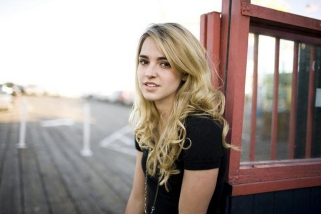 Katelyn Tarver Fotoğrafı