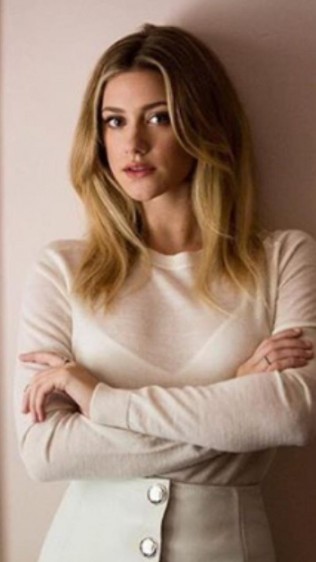 Lili Reinhart Fotoğrafı