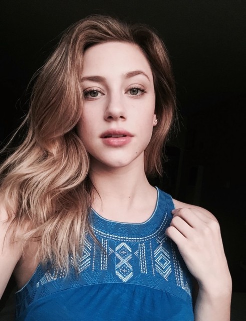 Lili Reinhart Fotoğrafı