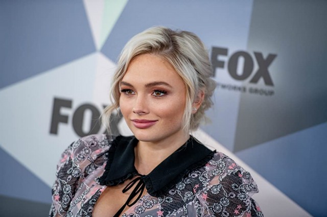 Natalie Alyn Lind Fotoğrafı