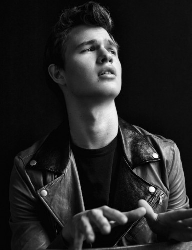 Ansel Elgort fotoğrafı