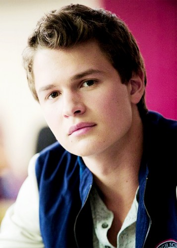 Ansel Elgort Fotoğrafı