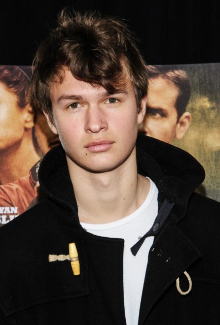 Ansel Elgort fotoğrafı