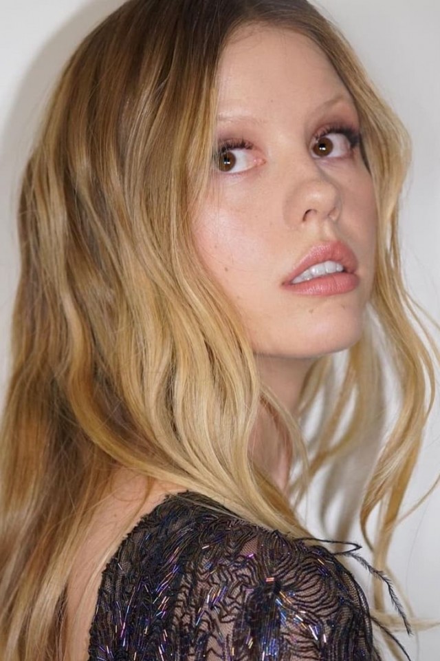 Mia Goth Fotoğrafı