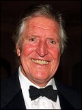 Denis Quilley fotoğrafı