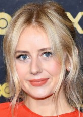 Justine Lupe fotoğrafı