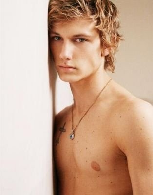 Alex Pettyfer Fotoğrafı