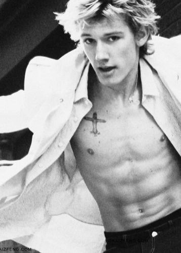 Alex Pettyfer Fotoğrafı