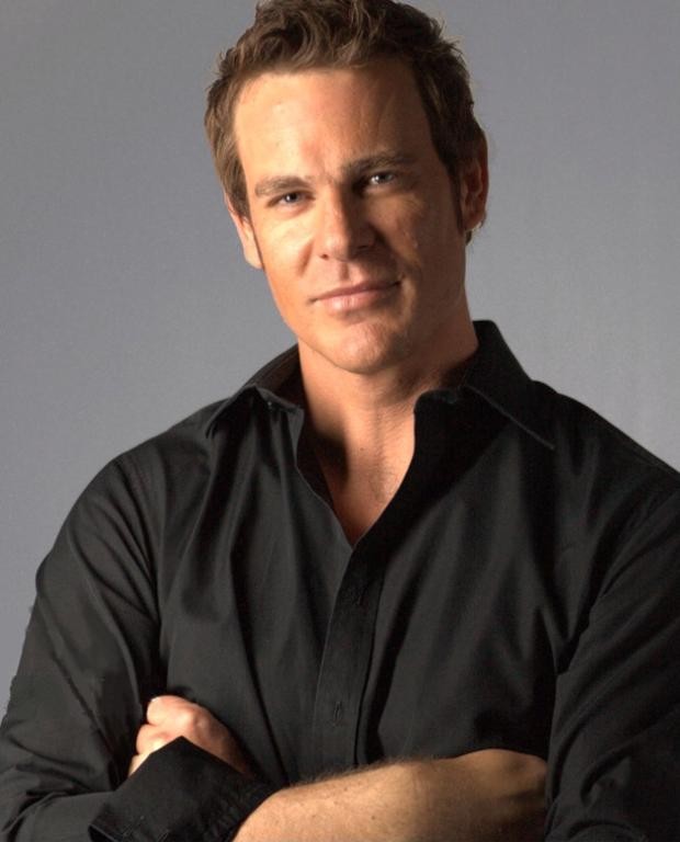 Aaron Jeffery fotoğrafı