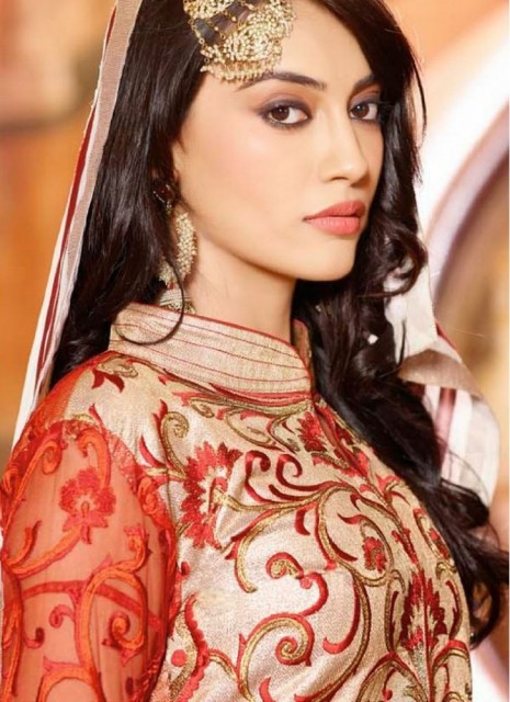 Surbhi Jyoti fotoğrafı