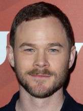 Aaron Ashmore fotoğrafı