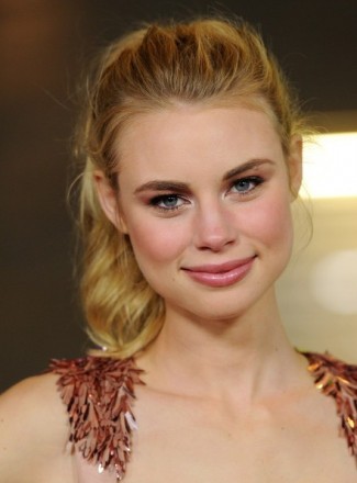Lucy Fry Fotoğrafı