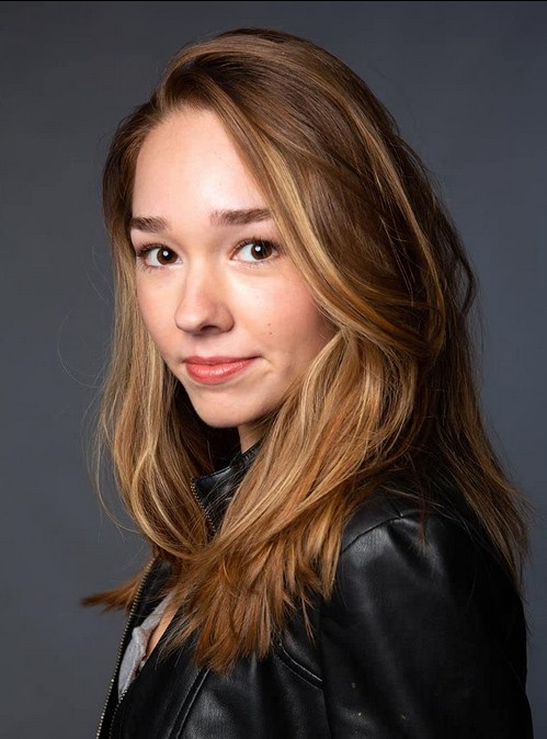 Holly Taylor Fotoğrafı