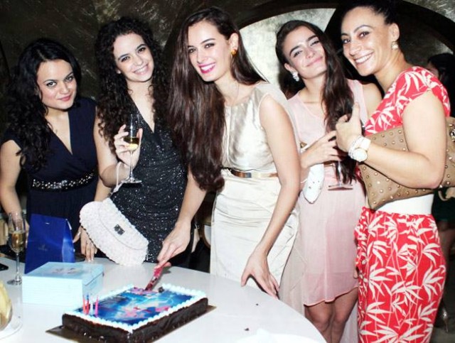 Evelyn Sharma Fotoğrafı