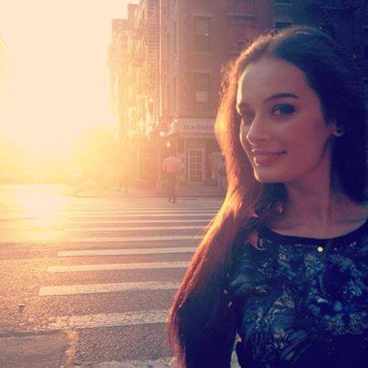 Evelyn Sharma Fotoğrafı