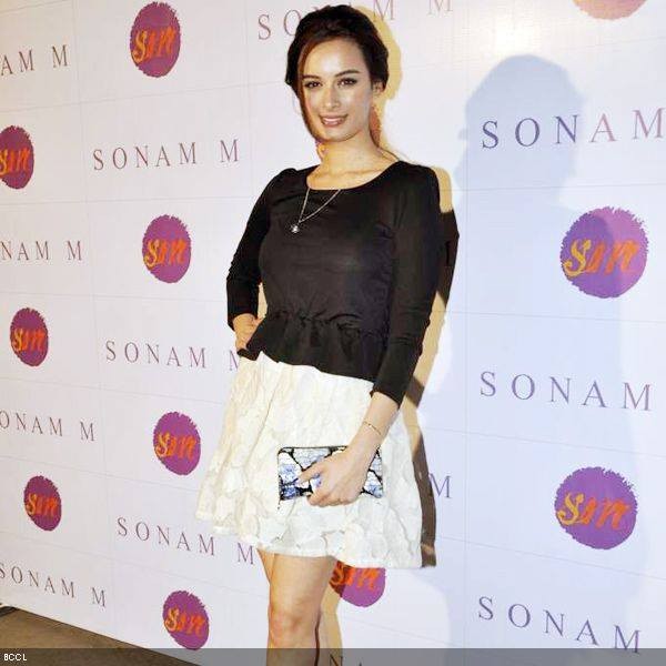 Evelyn Sharma Fotoğrafı