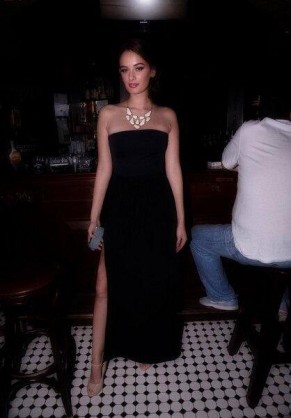 Evelyn Sharma Fotoğrafı